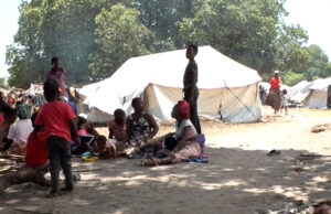 Vídeo: Cheias em Moçambique forçam milhares de pessoas a campos de deslocados Vídeo: Cheias em Moçambique forçam milhares de pessoas a campos de deslocados