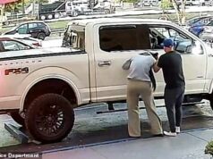 Vídeo aterrorizante mostra uma mulher gritando sendo ‘sequestrada na rua em plena luz do dia’ enquanto uma busca urgente é iniciada As autoridades divulgaram fotos tiradas de uma câmera de vigilância mostrando o que parece ser o sequestro de uma mulher por volta das 6h45, perto da West 27th Avenue e West 52nd Street, fora do Lake Condominium em Hialeah.