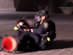 Vídeo mostra o momento em que manifestante anti-ICE é baleado no rosto por um projétil Vídeo mostra o momento em que manifestante anti-ICE é baleado no rosto por um projétil