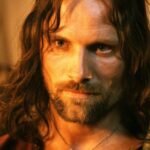 Viggo Mortensen apareceu no set de 'O Senhor dos Anéis' com um 'olho saliente' após um acidente de surf, só poderia ser filmado de lado: 'Olho roxo, fechado, como um boxeador inchado'