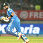Virat Kohli cai aos 93 anos, perde o século 54 em ODIs