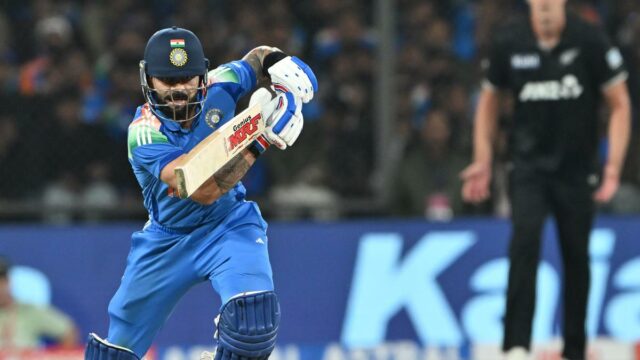 Virat Kohli marca 54º ODI cem durante IND vs NZ 3º dia
