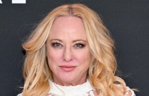 Virginia Madsen sobre sua conexão pessoal com o drama de PTSD das Forças Armadas ‘Sheepdog’ e como isso a ajudou a processar o luto Virginia Madsen sobre sua conexão pessoal com o drama de PTSD das Forças Armadas 'Sheepdog' e como isso a ajudou a processar o luto