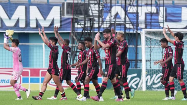 Vitória emocional da Persipura, Owen enfatiza foco no tabuleiro superior Vitória emocional da Persipura, Owen enfatiza foco no tabuleiro superior
