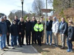 Voluntário do gabinete do xerife morto no cumprimento do dever homenageado com dedicação de cruzamento Voluntário do gabinete do xerife morto no cumprimento do dever homenageado com dedicação de cruzamento