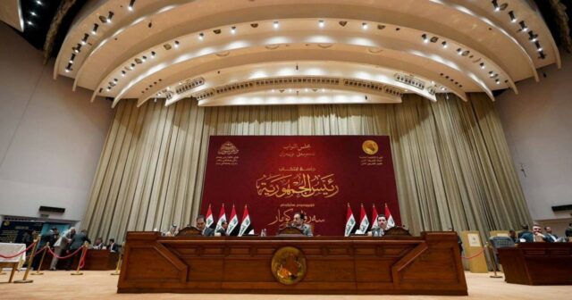 Votação presidencial no Iraque é adiada enquanto blocos curdos lutam para escolher candidato
