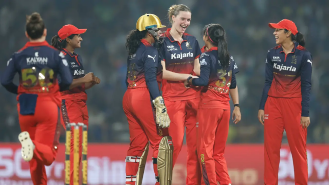 WPL 2026: Os jogadores do RCB restringem MI a 154 WPL 2026: Os jogadores do RCB restringem MI a 154 corridas em Navi Mumbai