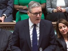 ‘Waffling’ Starmer é atacado por causa de carteiras de identidade caóticas Reviravolta em PMQs brutais enquanto parlamentares trabalhistas furiosos dizem que não podem defender as políticas do governo 'Waffling' Starmer é atacado por causa de carteiras de identidade caóticas Reviravolta em PMQs brutais enquanto parlamentares trabalhistas furiosos dizem que não podem defender as políticas do governo
