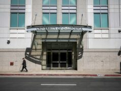 Walters: O sistema de US$ 28 milhões da UC para pagamentos de pensões produziu caos e reclamações Walters: O sistema de US$ 28 milhões da UC para pagamentos de pensões produziu caos e reclamações