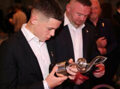 Wayne Rooney diz que o filho Kai Rooney deve fazer algo que ‘todos’ os jogadores da academia devem seguir, ‘Eu realmente gosto de…’ Kai Rooney comemora o gol durante a partida da Copa da Premier League Sub-18 da Inglaterra entre o Manchester United Sub-18 e o Birmingham City Sub-18 no complexo de treinamento de Carrington em 2025 em Manchester, Inglaterra.