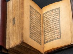 Zohran Mamdani empossado prefeito de Nova York com o histórico Alcorão Esta foto fornecida pela Biblioteca Pública de Nova York mostra o Alcorão de Schomburg em 16 de dezembro de 2025 em Nova York. (Jonathan Blanc/Biblioteca Pública de Nova York via AP)