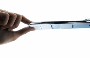 iPhone Air ganha slot para cartão SIM neste projeto mod interessante O iPhone Air 2 parece ter muito mais sucesso do que o original (mostrado)