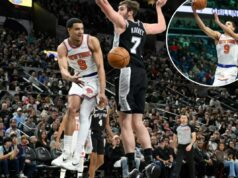 tendo a oportunidade de mostrar aos Knicks o que o ‘irmão mais velho’ lesionado Josh Hart lhe ensinou O guarda do New York Knicks, Kevin McCullar Jr. (9), passa para o pivô do Knicks, Ariel Hukporti, enquanto ele é guardado pelo pivô do San Antonio Spurs, Luke Kornet (7).