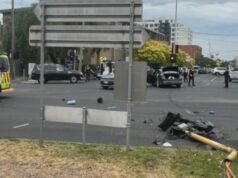 ‘Acabamos de ter um tiroteio’: o medo dos alunos quando tiros foram disparados depois que o carro bateu no ônibus escolar Estudantes aterrorizados podiam ser ouvidos gritando dentro do ônibus enquanto tiros soavam bem na frente deles.