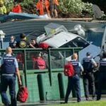 Os serviços de emergência continuam à procura de sobreviventes.