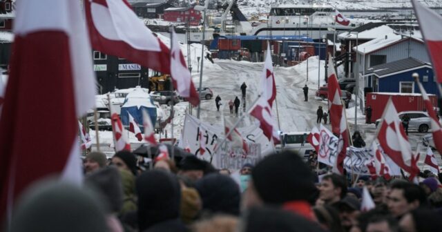 ‘Espiral descendente perigosa’: líderes europeus criticam a ameaça tarifária de Trump

