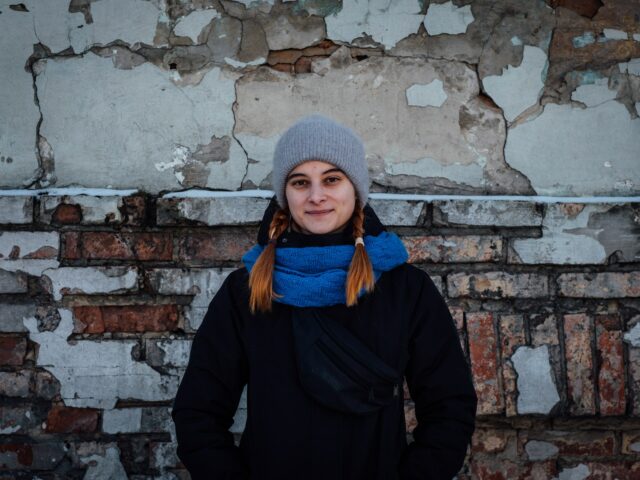 A Praça da Independência em Kiev está quase completamente escura após ataques em massa à infraestrutura energética (Nils Adler/Al Jazeera)