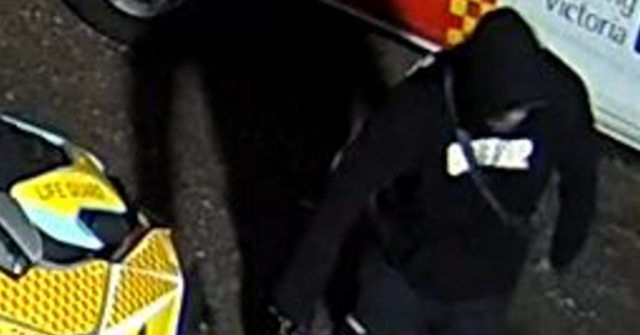 ‘Incompreensível’: Ladrões roubam jet skis de salva-vidas em pátio à Os jet skis foram rebocados de um pátio perto de Port Melbourne Beach por volta das 17h do dia 4 de janeiro.