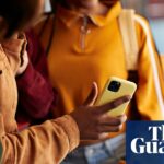 ‘Isso não pode ser deixado para famílias individuais’: como a proibição das redes sociais pode afetar menores de 16 anos