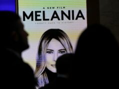 ‘Melania’: O que saber sobre o novo documentário da primeira-dama dos EUA Trump com Melania no palco