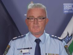 ‘Não se trata de acabar com a liberdade de expressão’: comissário de polícia de NSW estende proibição de protestos O comissário de polícia de NSW, Mal Lanyon, optou por estender a declaração estatal de terrorismo para proibir os protestos após o ataque em Bondi Beach.