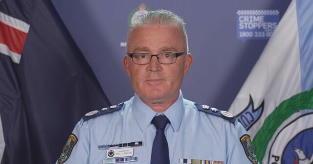 O comissário de polícia de NSW, Mal Lanyon, optou por estender a declaração estatal de terrorismo para proibir os protestos após o ataque em Bondi Beach.