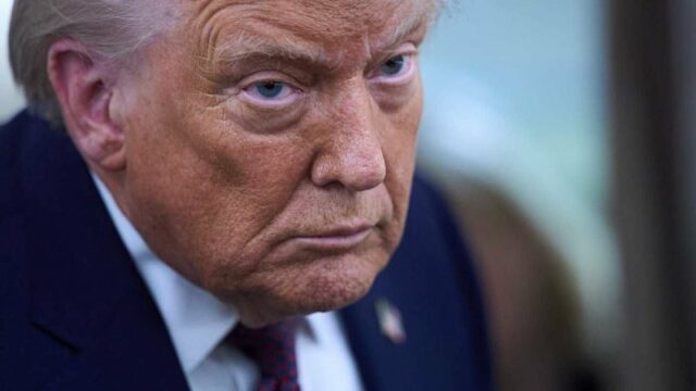 ‘Ótimo e muito corajoso’: Trump recua nos comentários sobre tropas Embora elogiasse as tropas britânicas, Donald Trump não se desculpou diretamente pelos seus comentários originais, nem os retirou.