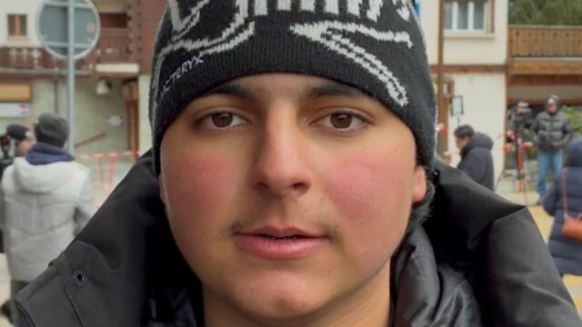 Imagens de mídia social mostram o Le Constellation em chamas.