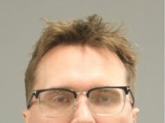 ‘Posso matar você a qualquer momento:’ Ameaças fatais do cirurgião à ex-mulher antes de ela ser encontrada morta com seu novo parceiro em casa, mostram novos documentos Michael McKee, retratado acima em sua foto, foi preso no início deste mês por homicídio qualificado em conexão com as mortes de sua ex-esposa, Monique Tepe, e de seu novo marido, Spencer Tepe.