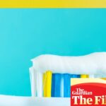 ‘Um sinal para mudar sua técnica’: como fazer sua escova de dente durar mais – e mantê-la fora do aterro