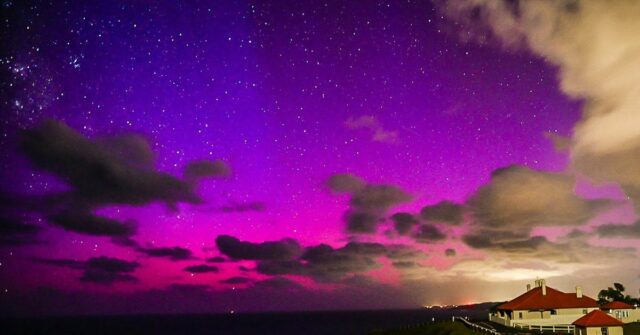 A aurora austral de 20 de janeiro capturada por Sarah Archibald, local de Byron Bay.