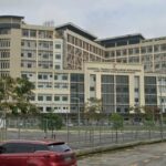 Mãe e namorado são presos pela morte de seu filho de 8 anos, pois um menino de 10 anos abusado é hospitalizado