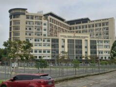 1 morto, 2 meninos em estado crítico depois que a mãe supostamente os alimentou com metadona Mãe e namorado são presos pela morte de seu filho de 8 anos, pois um menino de 10 anos abusado é hospitalizado