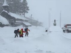 10 esquiadores desaparecidos, seis presos, enquanto avalanche na Califórnia inicia missão de resgate Se todos os 10 esquiadores desaparecidos morressem, o incidente seria classificado entre as avalanches mais mortíferas já registradas nos Estados Unidos.