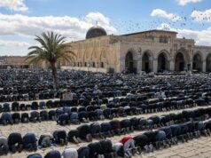 100.000 rezam em Al-Aqsa em meio a restrições israelenses na 2ª sexta-feira do Ramadã 100.000 rezam em Al-Aqsa em meio a restrições israelenses na 2ª sexta-feira do Ramadã