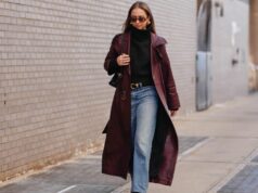 13 peças chiques que estou comprando na edição secreta NYFW do Walmart (a partir de US$ 15) Alexandra Lapp é vista vestindo um suéter de malha listrado ZARA em vermelho e branco, boina CHANEL em preto, brincos ESCADA em ouro, pulseira vintage CHANEL em ouro, calças ZARA de cintura alta com botões dourados, bolsa HERMÈS Kelly 28 em vermelho, mostrador duplo vintage Rolex Yachtmaster Yacht-Master Yellow Gold 40 mm, pulseira Tiffany T Square em ouro rosa em 06 de fevereiro de 2021 em Dusseldorf, Alemanha.