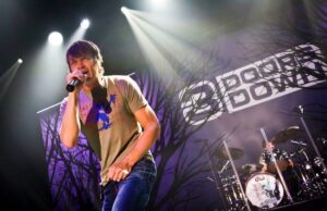 Brad Arnold, vocalista do 3 Doors Down, morre aos 47 anos Brad Arnold, vocalista do 3 Doors Down, morre aos 47 anos