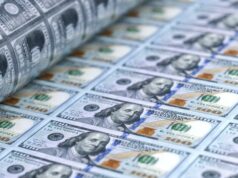 2 ações de dividendos óbvias para comprar agora mesmo Notas de cem dólares saindo de uma impressora.