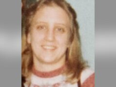 25 anos após mulher assassinada em casa, a polícia da Pensilvânia continua em busca de dicas Quais teorias sobre os pais de JonBenet Ramsey envolvidos em seu assassinato foram desmascaradas no novo documento