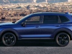 3 Consumidores de SUVs compactos relatam taxas superiores às do CR-V 2026 da Honda Um Mazda CX-5 2026 vermelho estacionado em uma calçada com vista para o porto