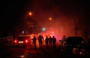 4 indiciados após confrontos em Minneapolis, incluindo uma mulher acusada de morder a ponta do dedo de um policial Yahoo news home