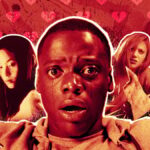 Uma jovem está do lado de fora de uma casa.