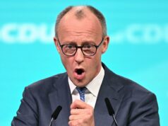 A Alemanha junta-se ao crescente número de países que consideram proibições das redes sociais O chanceler alemão Friedrich Merz na conferência do partido federal CDU em Stuttgart, Alemanha.