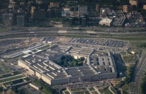 A Anthropic e o Pentágono estão supostamente discutindo sobre o uso de Claude Aerial view of The Pentagon