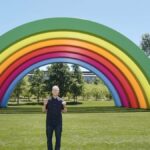 A Apple está trabalhando secretamente em óculos inteligentes, pingente de IA e AirPods de IA, diz o relatório