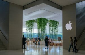 A Apple faz quatro promessas aos desenvolvedores sobre um tratamento mais justo Apple faz quatro promessas aos desenvolvedores em resposta a reclamações antitruste | Foto mostra loja Apple Cotai Strip em Macau