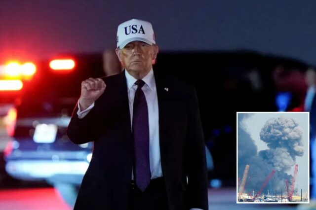 Donald Trump levanta o punho enquanto veste um branco 