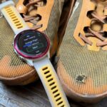 Capturas de tela de duas entradas diferentes de calçados e uma coleção contendo calçados e um carrinho de corrida