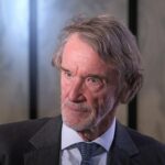 O coproprietário do Manchester United, Sir Jim Ratcliffe, afirmou que a Grã-Bretanha foi “colonizada” por imigrantes que ele diz estarem “custando muito dinheiro”
