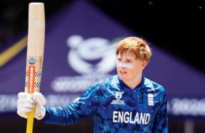 A Inglaterra chega à final da Copa do Mundo Sub-19 com a brilhante centena de Rew A Inglaterra chega à final da Copa do Mundo Sub-19 com a brilhante centena de Rew